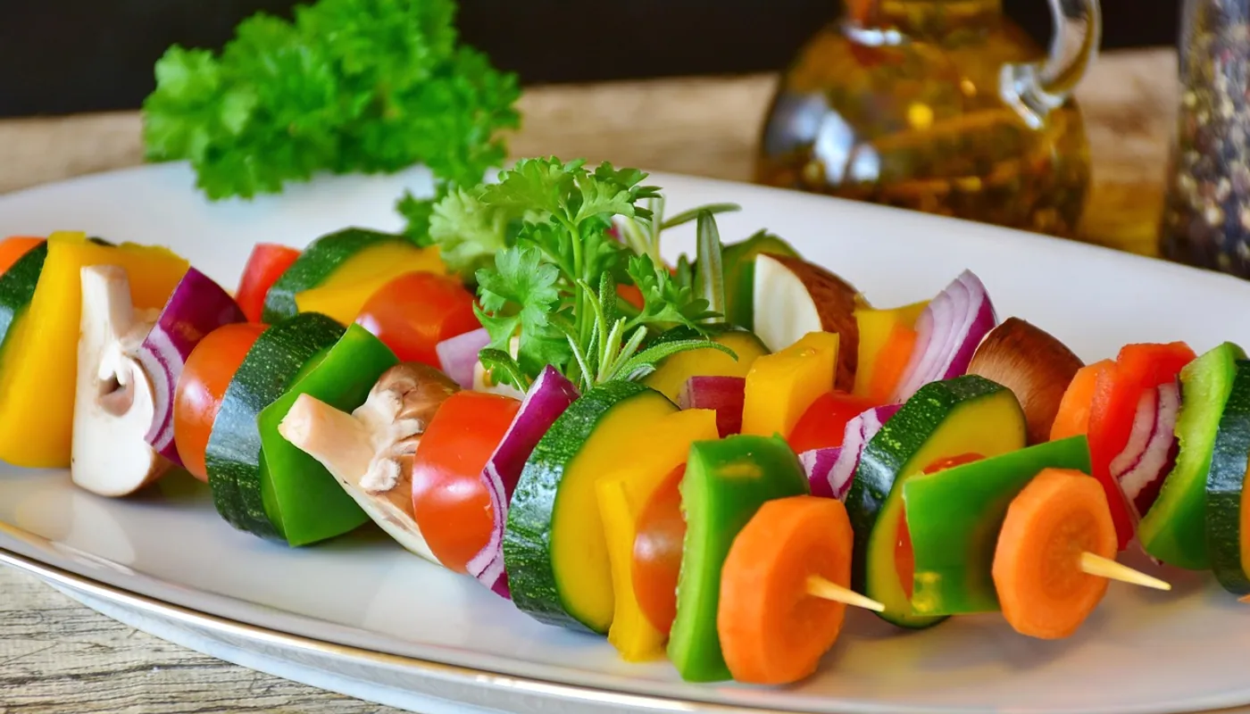 Vegetable skewer, paprika and tomato